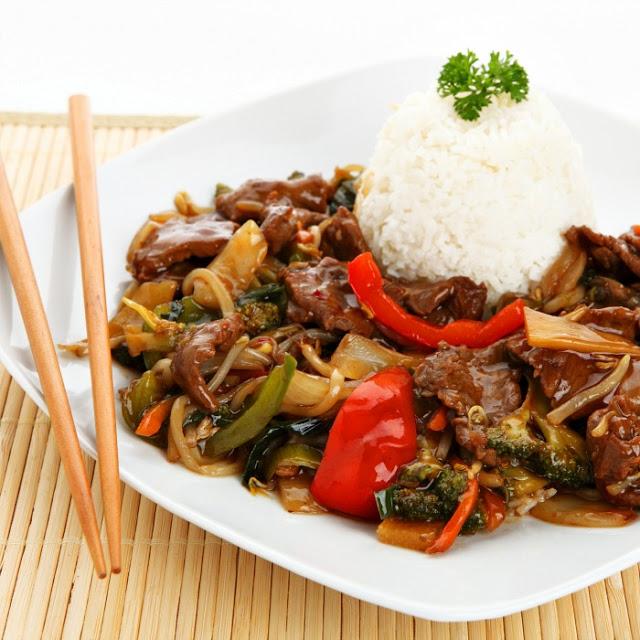 Chop suey de pollo y cerdo | Jugosos trozos de carne y vegetales bañados en una increíble salsa oriental