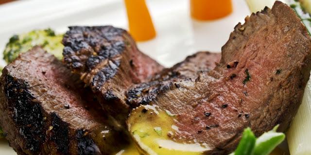 Churrasco estofado con pimientos y cebolla