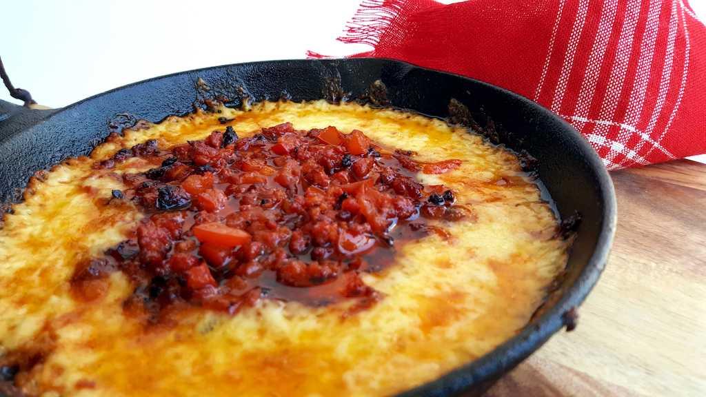 Queso Fundido con Chorizo