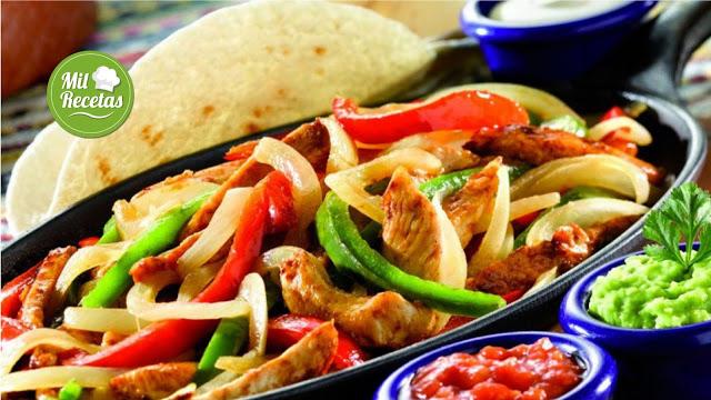 Fajitas mexicanas de pollo y res