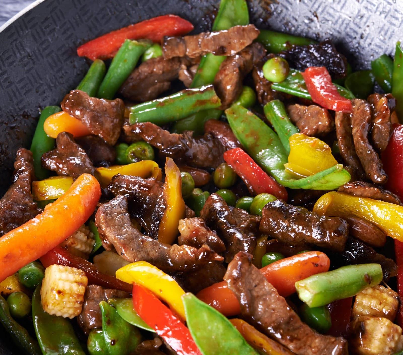 Carne de ternera salteada con verduras