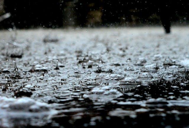 El gobernador Cooper y los funcionarios de manejo de emergencias instan a tener precaución durante un evento climático severo
