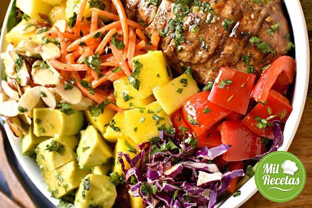 Ensalada de pollo tropical