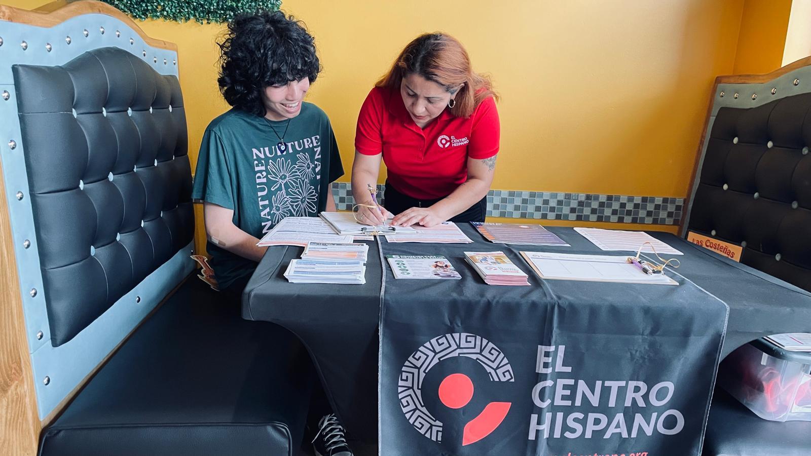 El Centro Hispano llevó a cabo registros de votantes en restaurantes latinos el 5 de mayo y continuará con sus esfuerzos