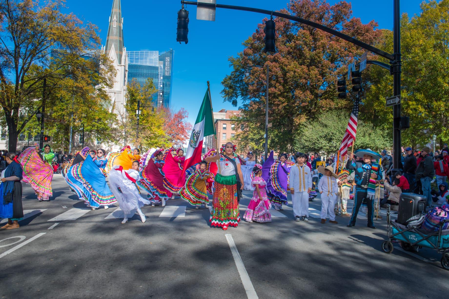 Un Regalo Navideño de Cultura, Colores y Tradiciones para Carolina del Norte.