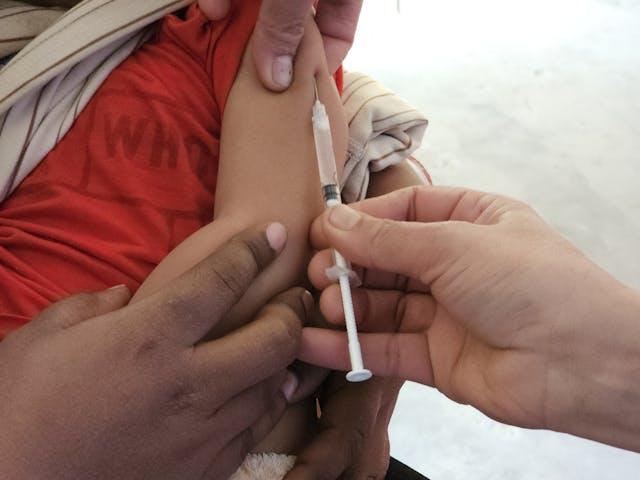 NCDHHS anuncia las primeras muertes por influenza pediátrica de la temporada 2024-25, urge a vacunar a los niños de 6 meses en adelante