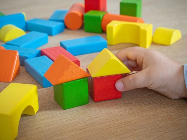 NCDHHS implementa Academias de Cuidado Infantil para abordar la crisis de cuidado y aprendizaje infantil