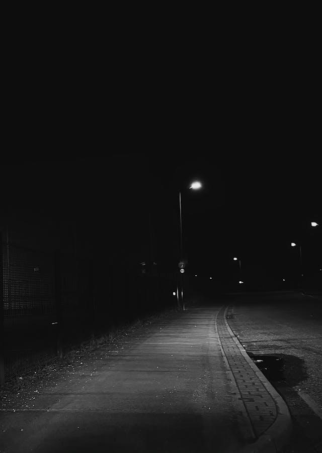 Vivo de noche, sueño de día