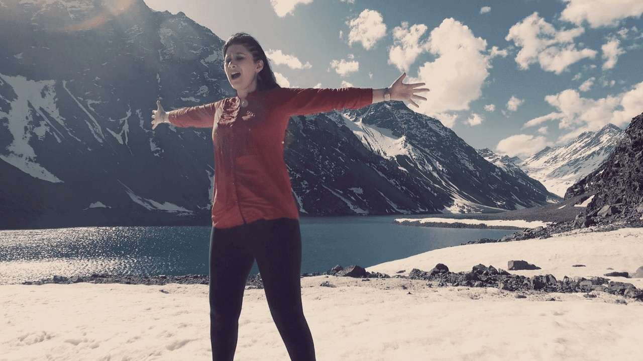 Paula Vilches & "sirena del hielo" Bárbara Hernández - Videoclip "Algo Más"