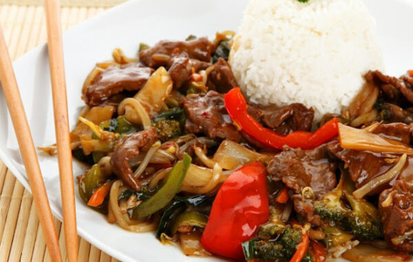 Chop suey de pollo y cerdo | Jugosos trozos de carne y vegetales bañados en una increíble salsa oriental