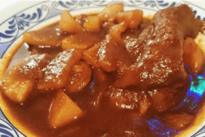 Bisteces en salsa pasilla