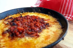 Queso Fundido con Chorizo