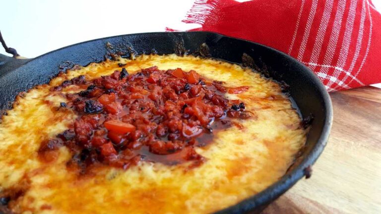 Queso Fundido con Chorizo