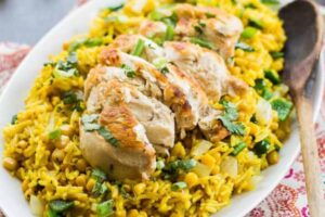 Arroz poblano con pollo, maíz y pimientos