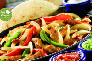 Fajitas mexicanas de pollo y res