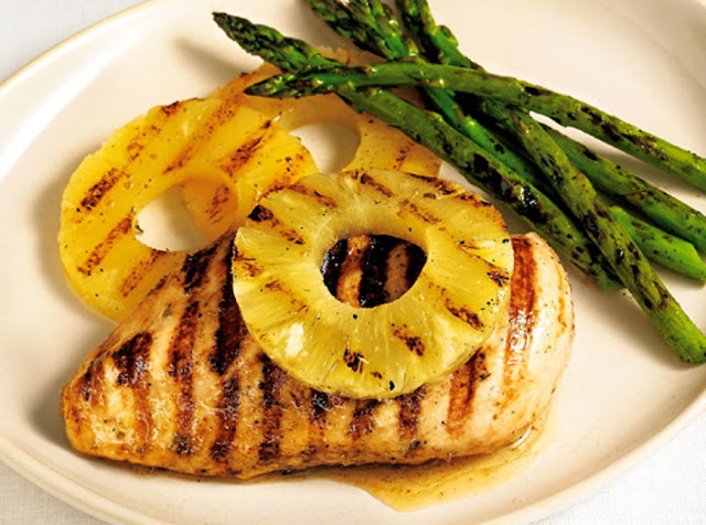 Pechuga de pollo con piña