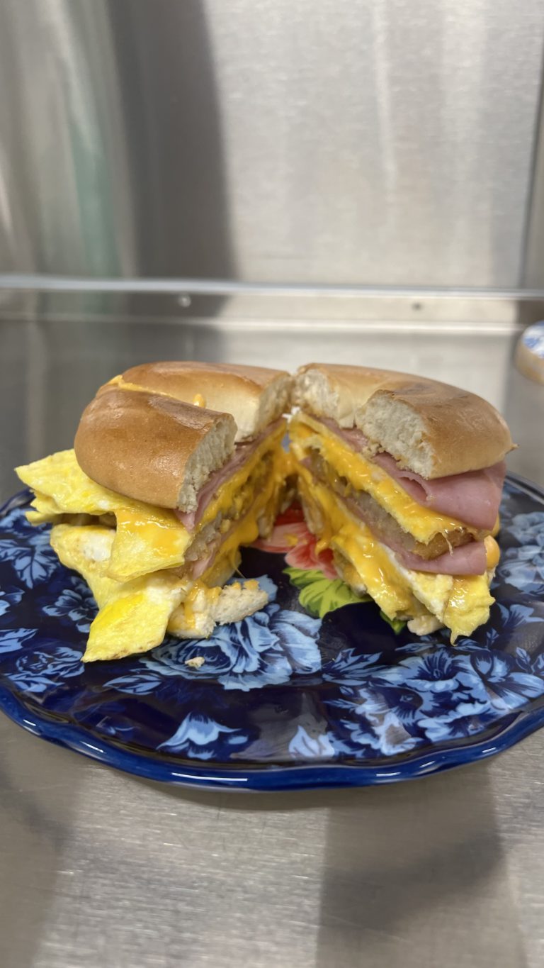 Queen EggXpress 03 768x1365