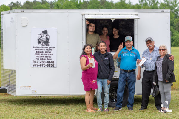 5 de Mayo compartiendo con la comunidad de Louisburg, Carolina del Norte.