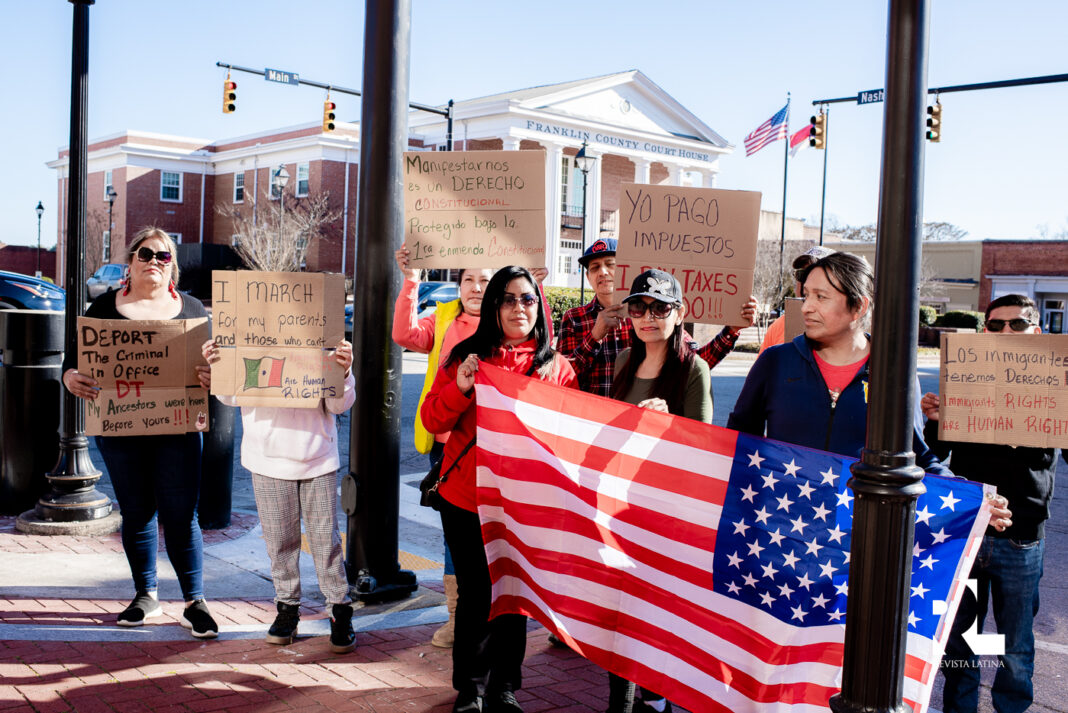 Protesta pacífica en Louisburg, NC: “Luchemos por nuestros derechos como inmigrantes”