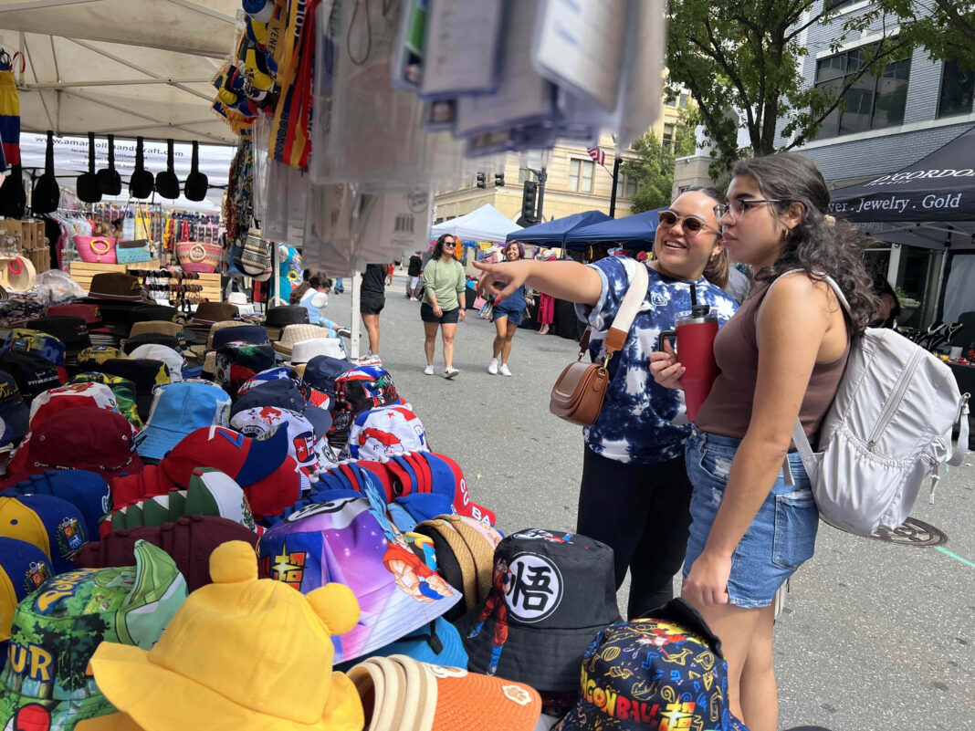 Invitan a pequeños negocios latinos a ser parte de La Fiesta del Pueblo