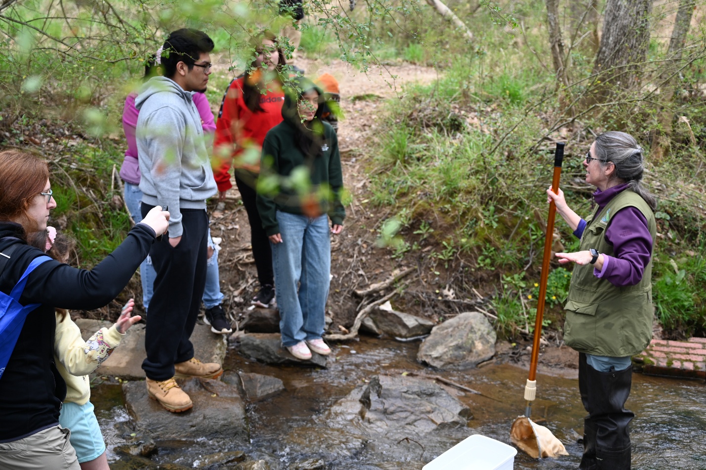 El Distrito de Conservación de Suelo y Agua de Chatham invita a sus residentes al Día de Campo Creek Geeks